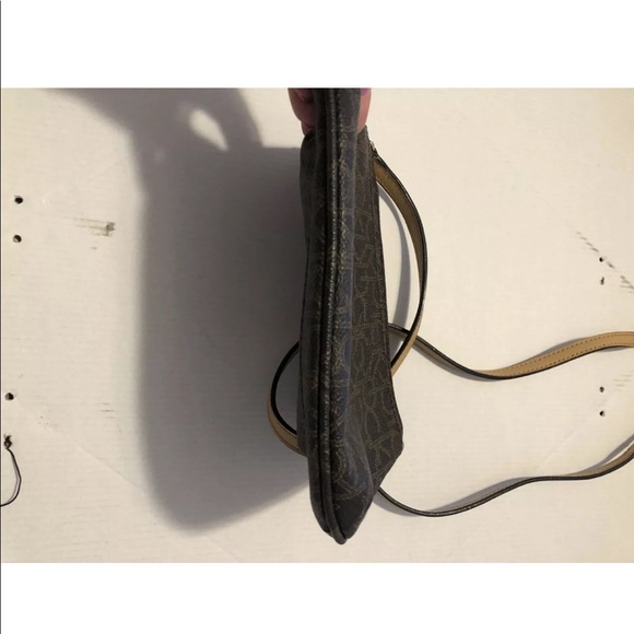 Calvin Klein Small Crossbody. Brown Leather. - Picture 6 of 7